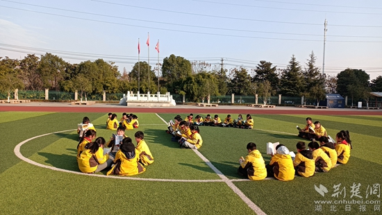濱湖學校運動場書聲瑯瑯.jpg