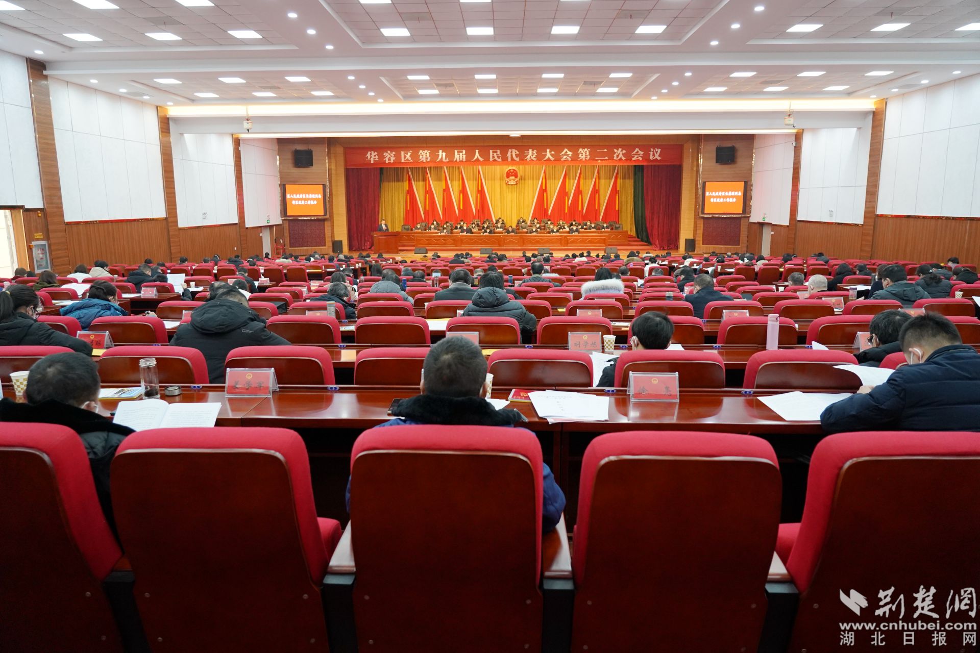 華容區(qū)第九屆人民代表大會第二次會議現(xiàn)場。.JPG.JPG