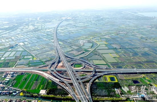 鐵、水、公、空立體式交通運(yùn)輸通道連線成網(wǎng)_副本.jpg